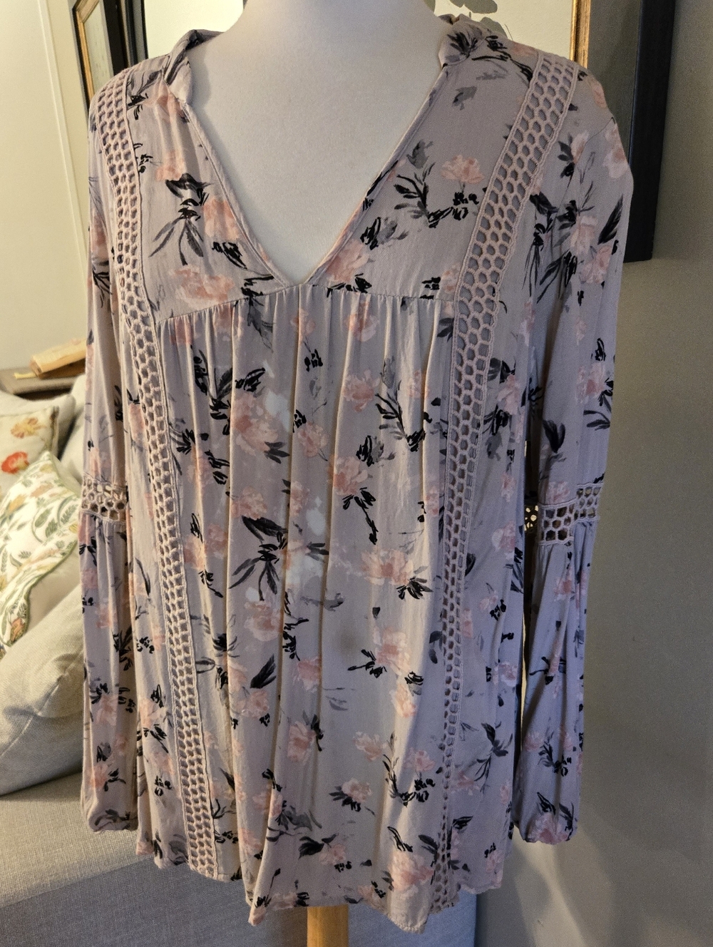 Torrid:Floral Crochet-Trim V-Neck Blouse in Dusty Lilac and Blush M/ L